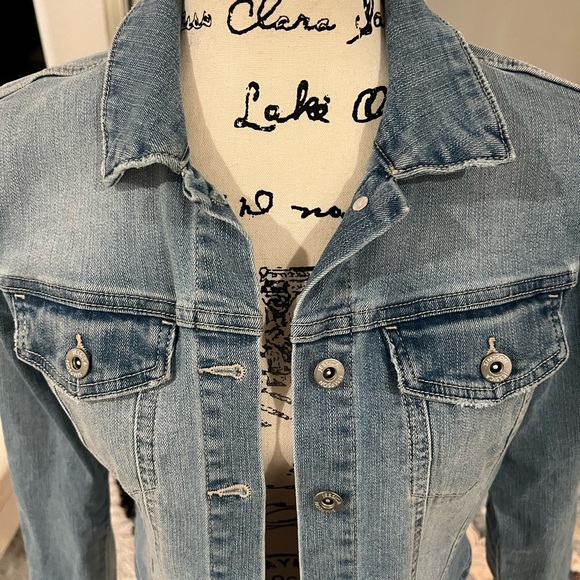 Jessica Simpson Stretch Jean Jacket Medium Wash Size M - Picture 4 of 15